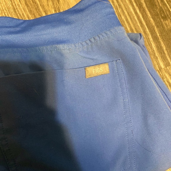 PETITE Figs jogger scrubs - Picture 2 of 2